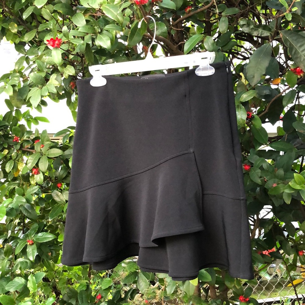 INC Black Asymmetrical Ruffle Short Stretch Skirt Cute & Flirty! Size 2 - Picture 2 of 8
